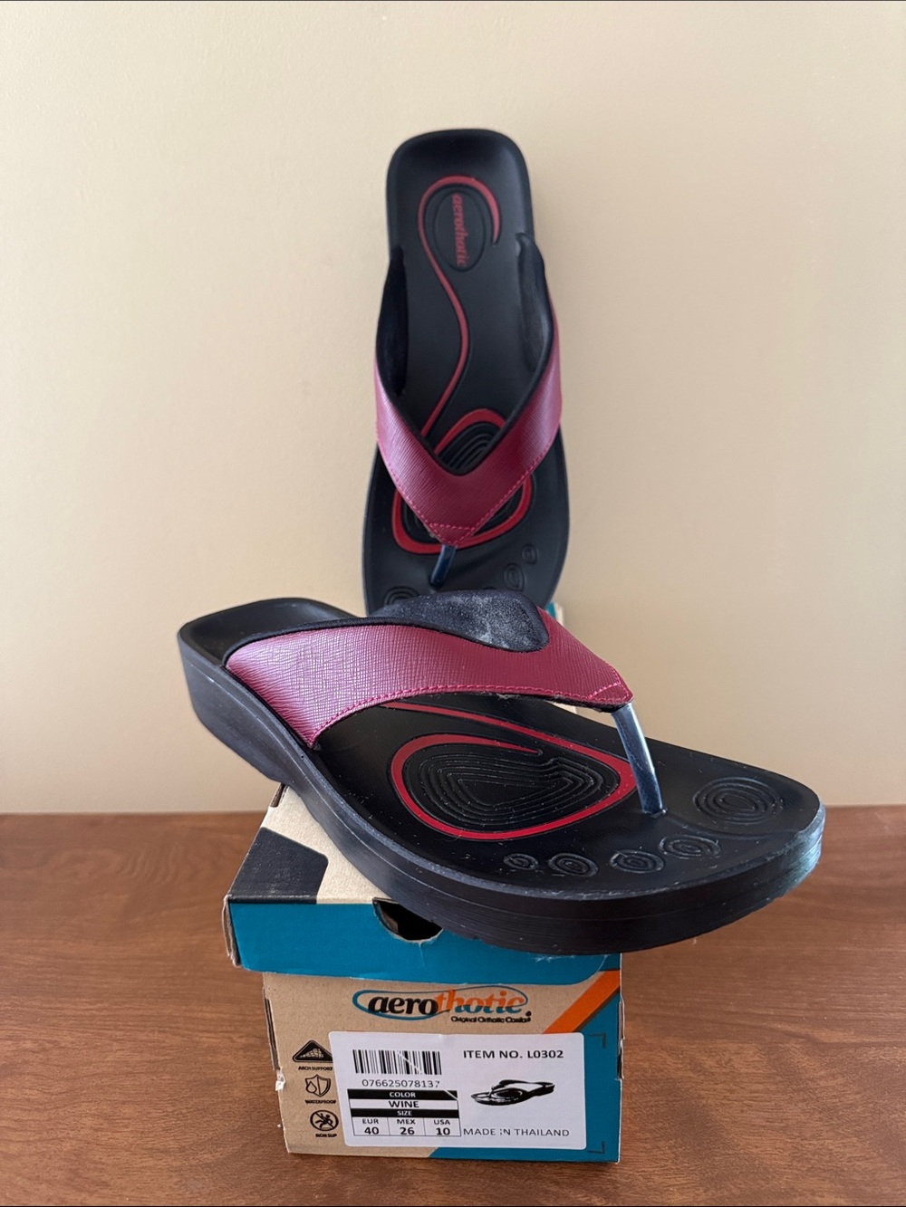 Wine AEROTHOTIC Flip Flips Size 10